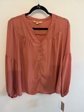 Hope & Harlow Button-Front V-Neck Blouse - Rosewood